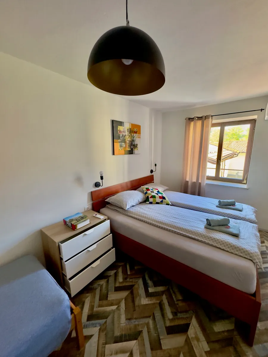 DREAM - APARTMA S POGLEDOM NA GORE - detajl spalnice v Tolminu