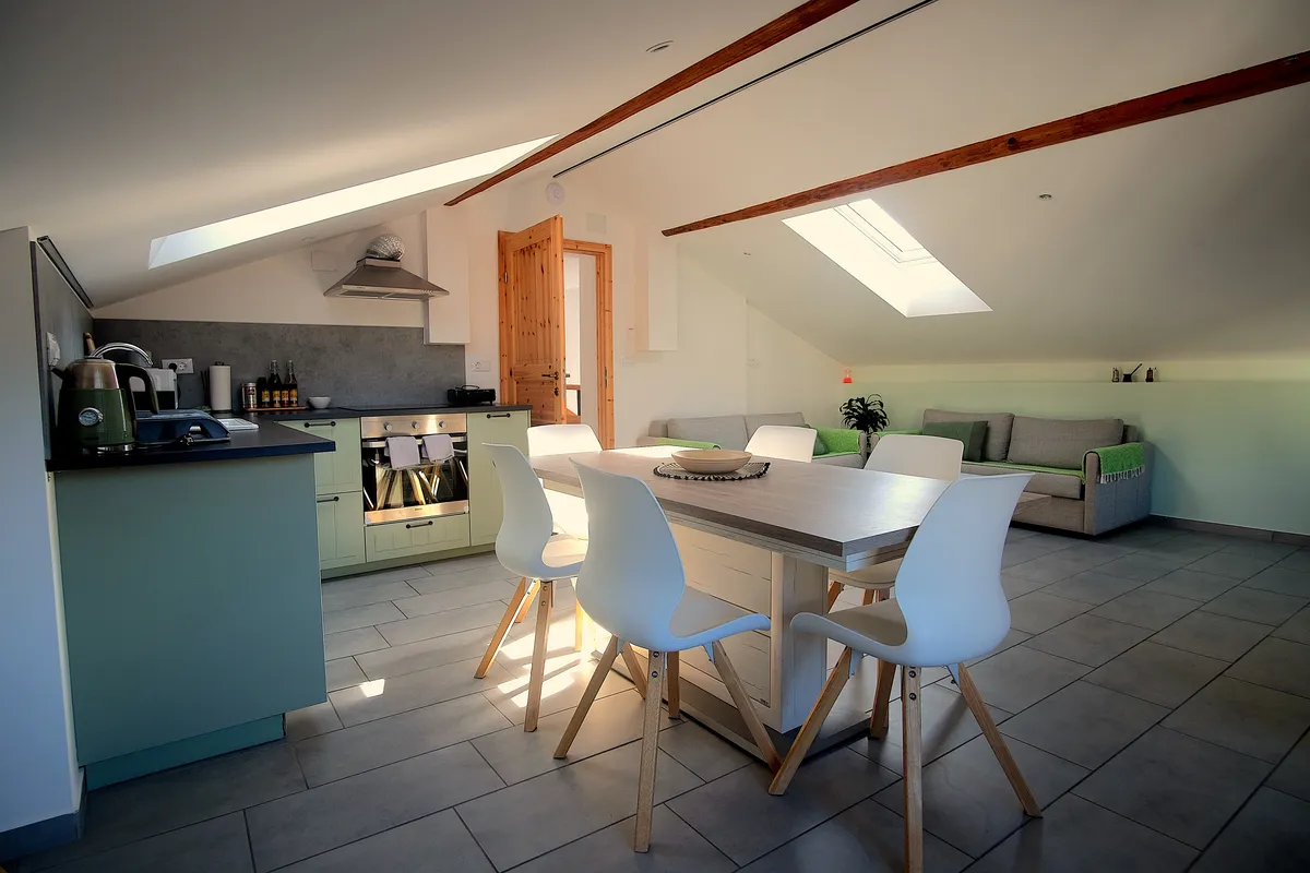 DREAM - APARTMA S POGLEDOM NA GORE - detajl spalnice v Tolminu