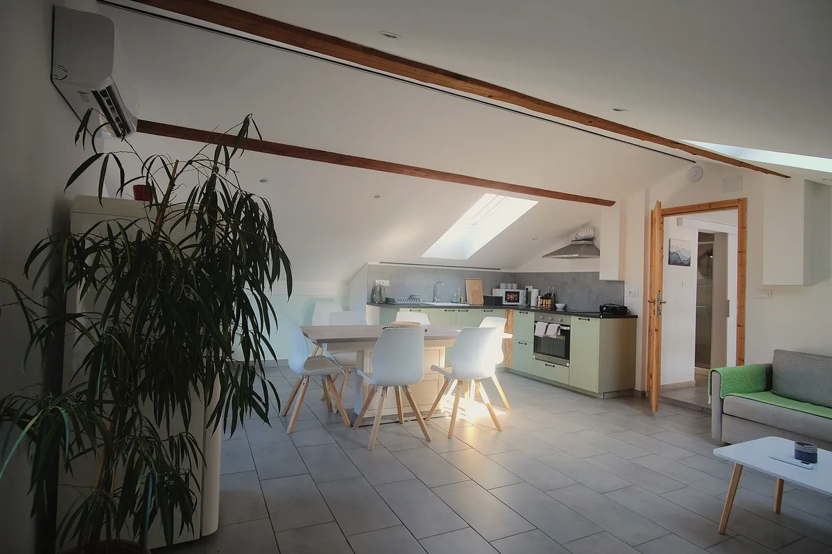 DREAM - APARTMA S POGLEDOM NA GORE - detajl spalnice v Tolminu